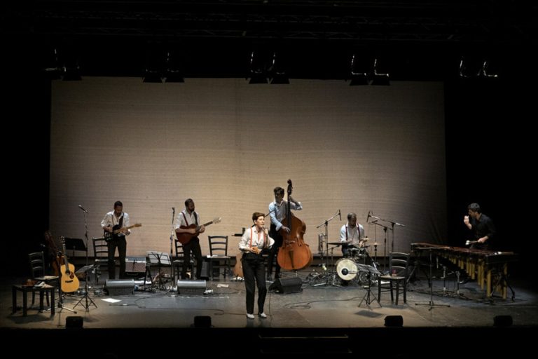 Far finta di essere sani di Gaber e Luporini al Teatro Menotti