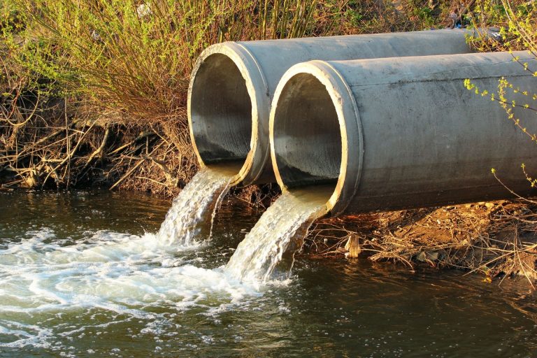 Acqua, continua il razionamento. Inadeguata la rete fognaria