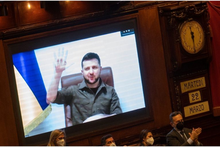 Il discorso di Volodymyr Zelensky al Parlamento italiano