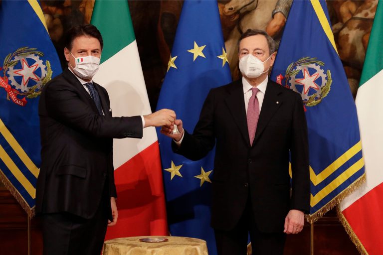 Il bisticcio tra Draghi e Conte e le lacrime di Taverna