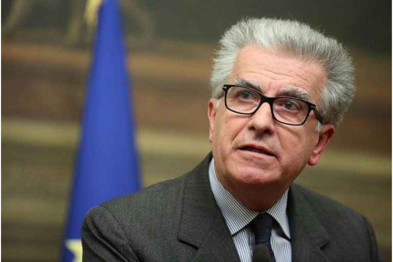 Zanda preannuncia la fine dell’alleanza tra Pd e M5s